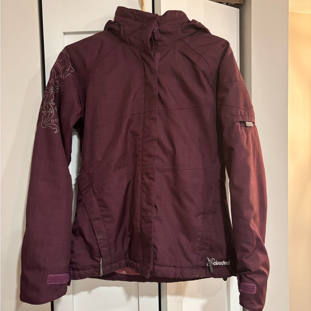 Cloudveil Women's insulated Jacket in Burgundy